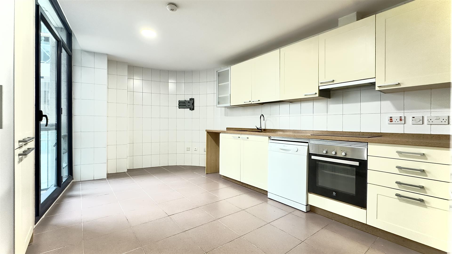 Image of Apartment - 4 Bedrooms - 2 Bathrooms for Sale in Europlaza-Gibraltar, Image 2
